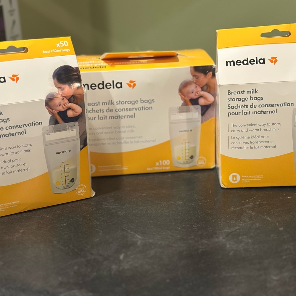 Medela Yellow and White Breast Milk Storage Bags
